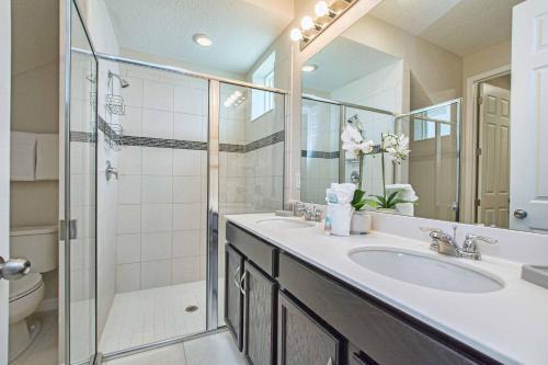Solara - 5 Bedrooms Townhome w Spashpool-8202SA - image 4