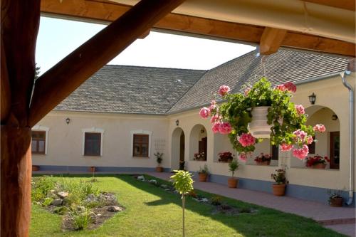  Réti Vendégház és Pálinkaház, Pension in Tárnokréti