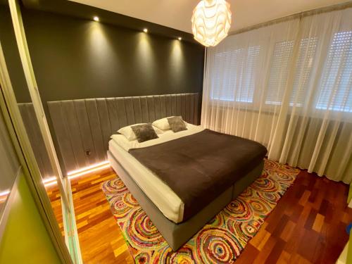 Apartment 8 - image 12