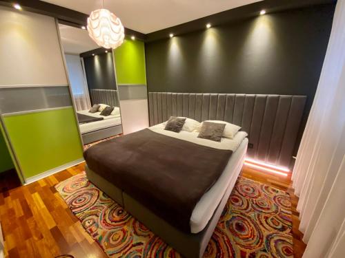 Apartment 8 - image 14