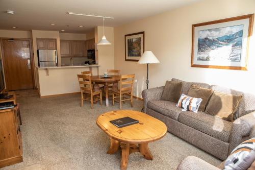 1538 Lakeshore condo - main image