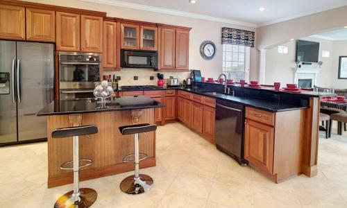 Luxury Private Villa with Large Pool on Reunion Resort and Spa Orlando Villa 4739 - image 5