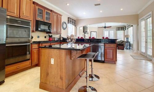Luxury Private Villa with Large Pool on Reunion Resort and Spa Orlando Villa 4739 - image 7