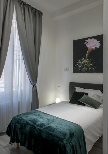 Single Room with Private Bathroom image 2