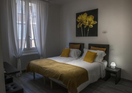 Double or Twin Room with Private Bathroom image 5