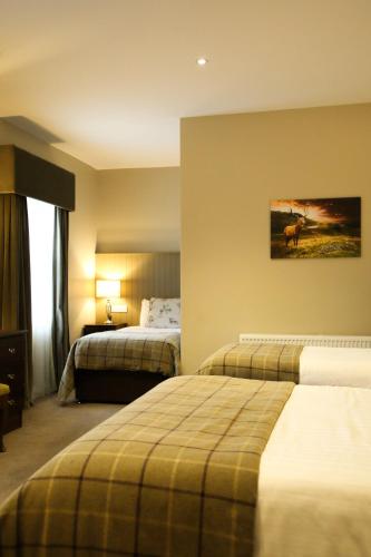 1 double bed, 1 twin bed