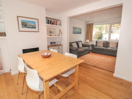 George Cottage - image 3