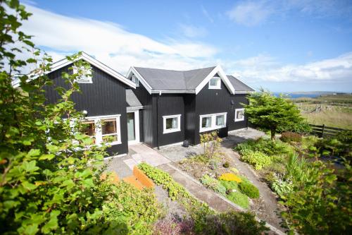 Red Robin - Vacation homes next to Svartifossur waterfall, Tórshavn (foto 6)