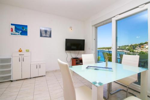 Apartments Roko with sea view 1273 - image 4