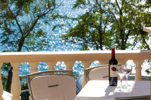  Apartments Stošić 1260, Unterkunft in Rtina