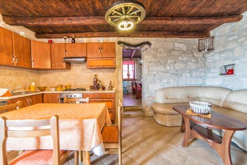 virtuve, Holiday House Eleonora in Manjadvorci
