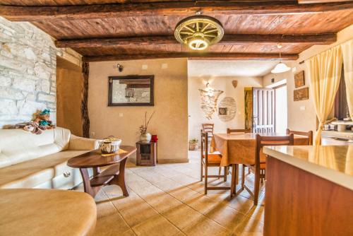 Holiday House Eleonora in Manjadvorci