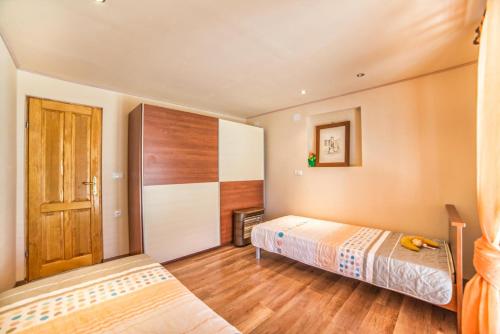 Holiday House Eleonora in Manjadvorci