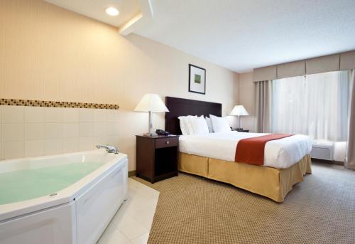 Holiday Inn Express Hotel & Suites Tipp City, an IHG Hotel