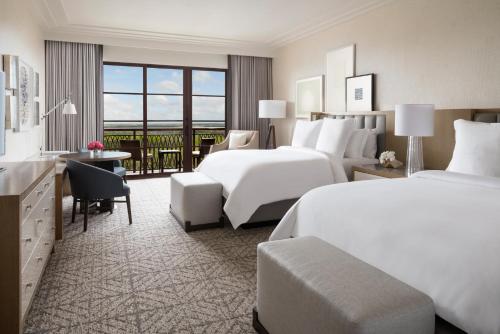 2 queen beds