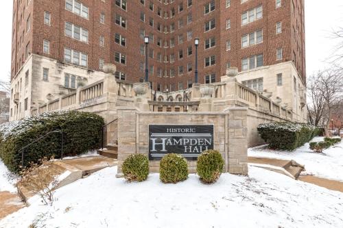 Classic CWE 2BR with Full Kitchen by Zencity - image 13