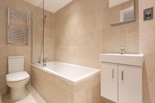 Fully Refurbished Flat, 2 Bedrooms, 2 Bath, Garden