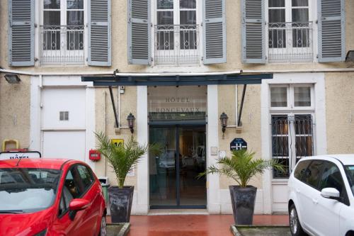 Entrada, Hotel Le Roncevaux in Pau