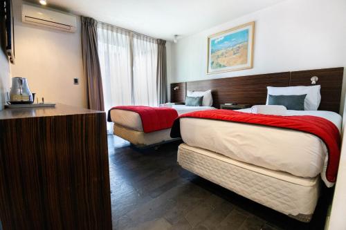 Tribeca Twin Room - Studio with Pool, Wifi, AC