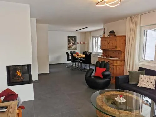 Ferienwohnung Pontresina - Chesa Andrea - Gartensitzplatz in Pontresina, Schweiz