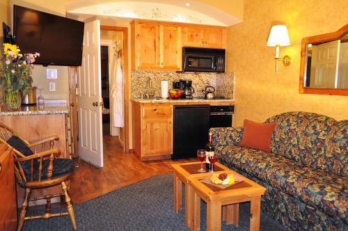 GetAways at Olympic Village Inn - Accommodation - Olympic Valley
