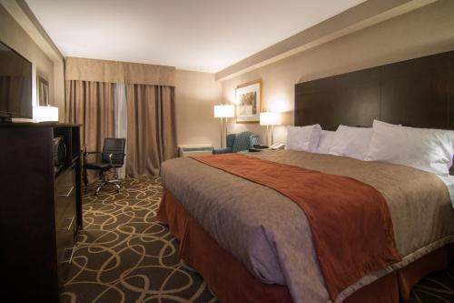 Travelodge by Wyndham Cambridge - Waterloo Room Type - King Room- Non-Smoking