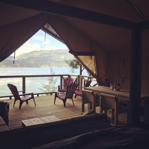 Brown's Bay Resort in แคมป์เบล ริเวอร์ (BC)