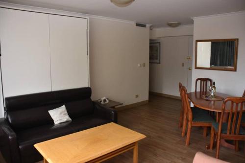 Accommodation Sydney City Centre - 2 Bedroom Pet Friendly Apartment with Hyde Park View - image 8