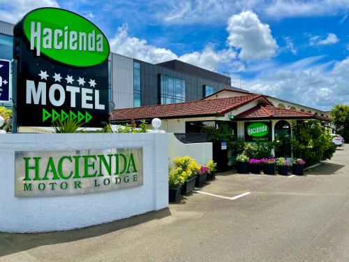 Hacienda Motor Lodge - Accommodation - Palmerston North