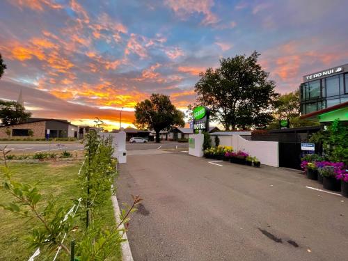 Exterior view of Hacienda Motor Lodge