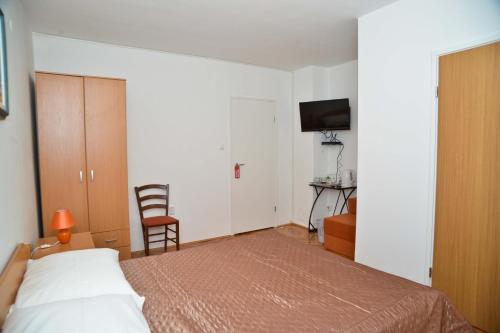 El Mirador Rooms - image 8