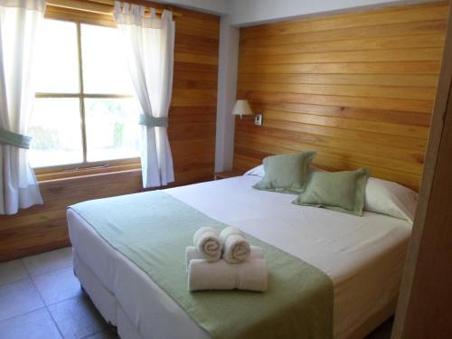 1 double bed, 2 twin beds