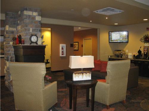Lobby, Little Missouri Inn & Suites Watford City in Watford City (ND)