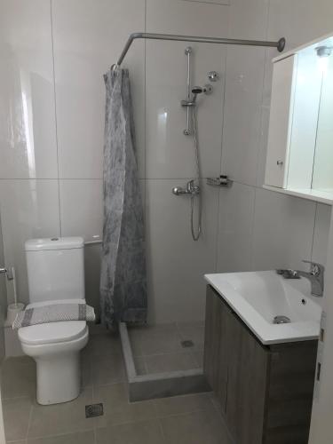 Room in Apartment - 2 Bedroom Apartment with Swimming Pool two steps from the beach - image 10