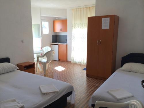 Studio with Balcony (3 Adults)  image 10