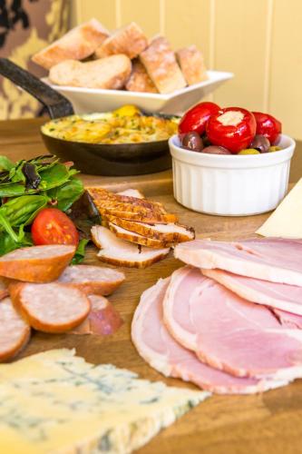 The Lounge Hotel & Bar - image 2