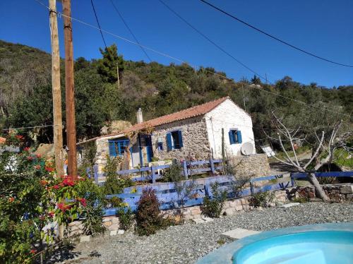 Leonidio small hause with swimming pool