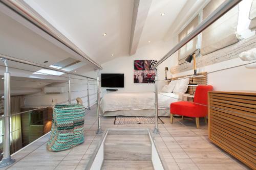 Superbe appartement loft vieil Antibes 3