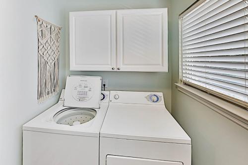 Courtside Villas Retreat with Pools - Walk to Beach! condo - image 9