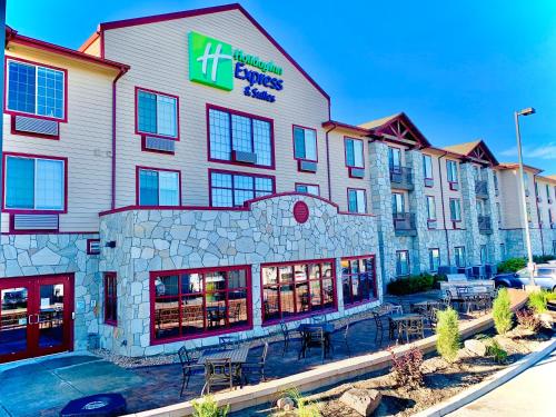 Holiday Inn Express & Suites Cheney, an IHG Hotel