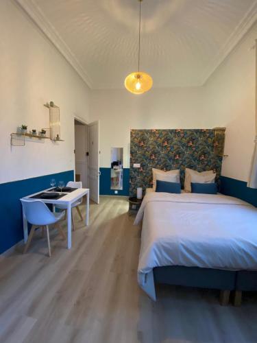 Roubaix Lille private shower & Netflix 2