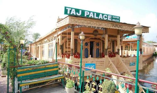 Houseboat Ghulam khuroo Taj palace