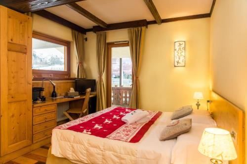 Shatush Hotel - main image