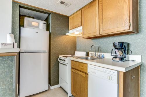 Hosteeva Oceanview Condo at Meridian Plaza - image 8