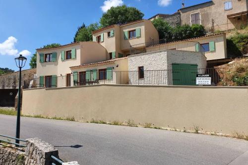 Maison avec terrasse 3min du lac Esparron/verdon gîte à louer Esparron-de-Verdon