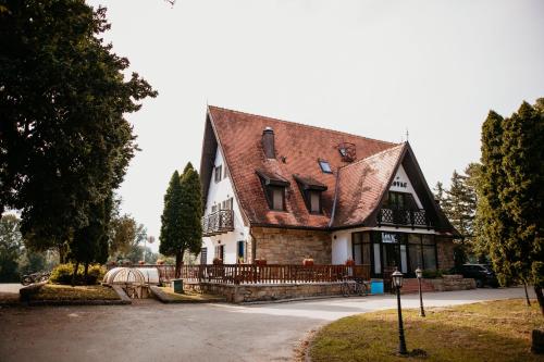 . Restoran Lovac