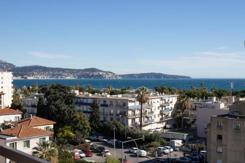 Studio with terrace and sea view, 10 min to the beach, Nice