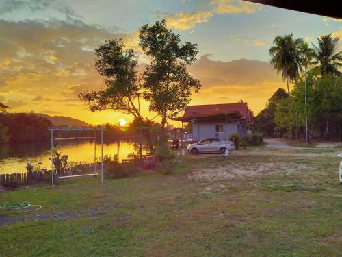Khum Thong Resort - Tap to explore photos