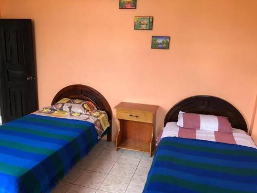 1 double bed, 2 twin beds