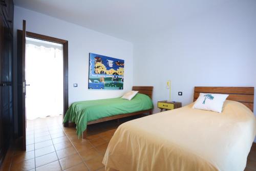 Beautiful spacious villa with heated pool and fast WiFi Lajares